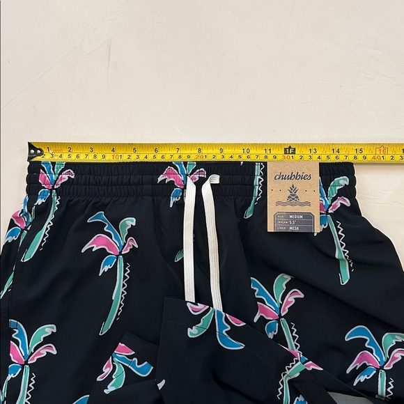 Chubbies The Havana Nights black blue green pink 5.5 inseam swim trunks - Picture 6 of 8